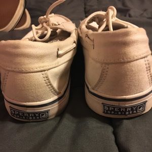 Women’s white sperry shoe